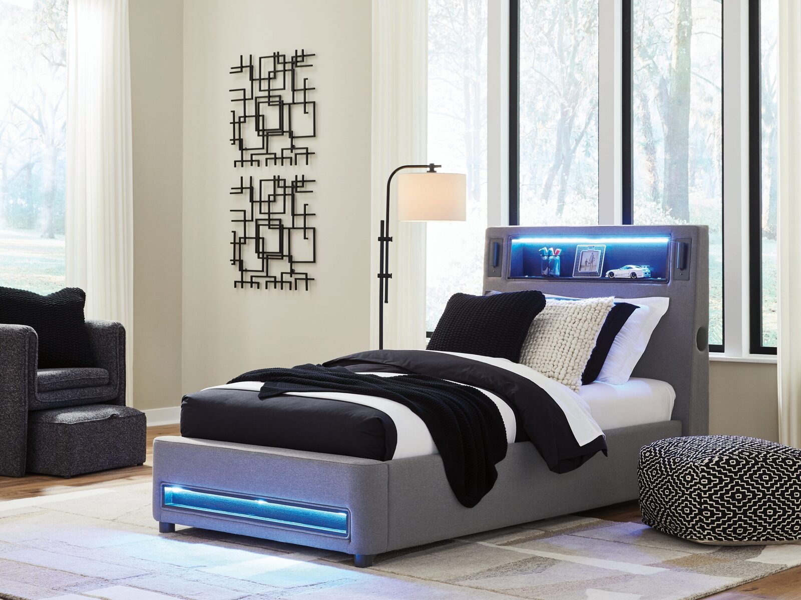 Verishaw - Upholstered Bed - Image 16